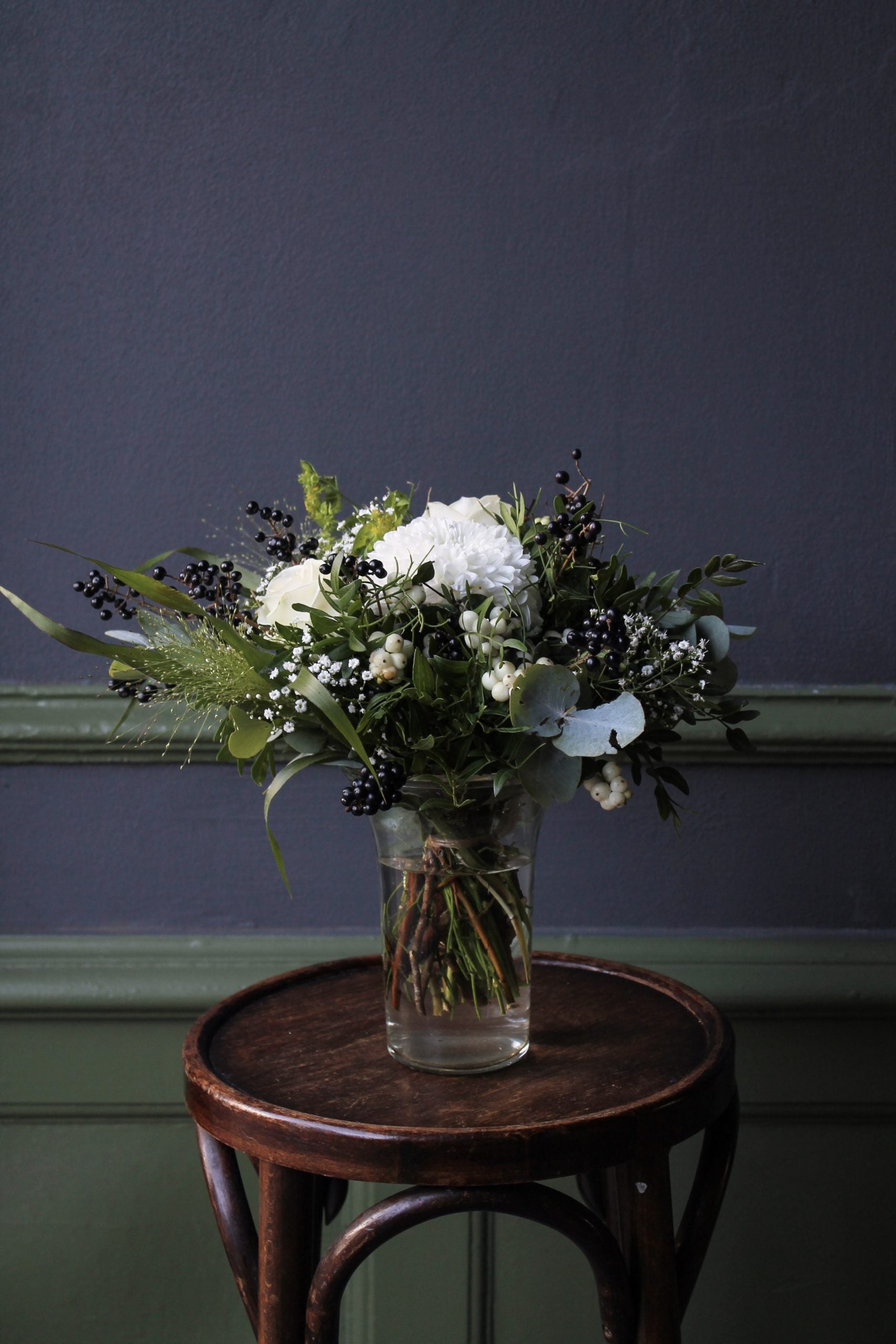 Dense bouquet: White